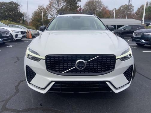 2023 Volvo XC60 B5 Plus Dark Theme