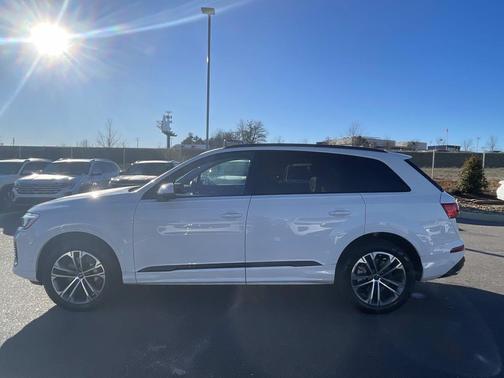 2025 Audi Q7 45 Premium