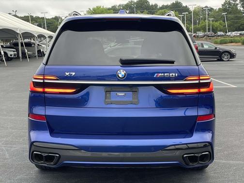 Marina Bay Blue Metallic 2023 BMW X7 M60i