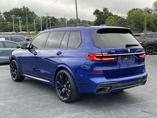 Marina Bay Blue Metallic 2023 BMW X7 M60i