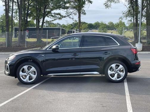 Mythos Black Metallic 2023 Audi Q5 45 S line Premium Plus