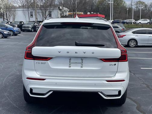 2026 Volvo XC60 B5 Plus