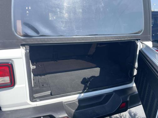 Bright White Clearcoat 2024 Jeep Wrangler Willys