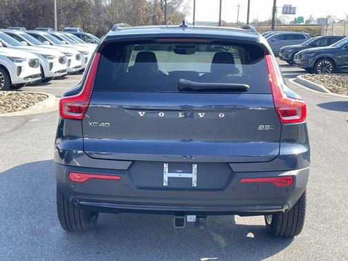 2026 Volvo XC40 Ultra, B5 AWD Gas (mild hybrid), Dark