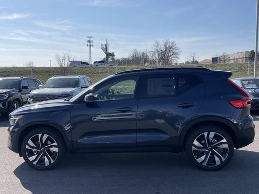 2026 Volvo XC40 Ultra, B5 AWD Gas (mild hybrid), Dark