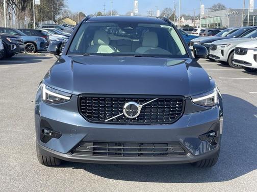 2026 Volvo XC40 Ultra, B5 AWD Gas (mild hybrid), Dark
