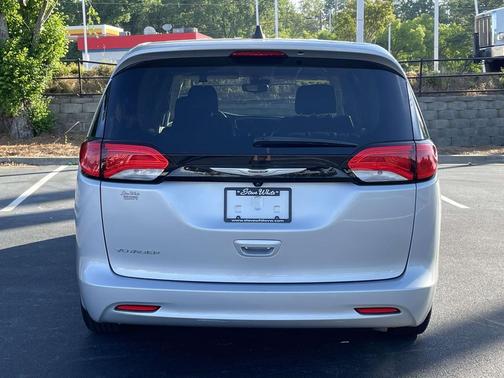 Silver Mist Clearcoat 2024 Chrysler Voyager LX