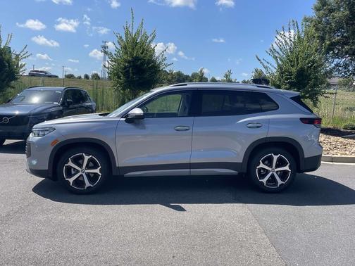 pyrite silver metallic 2026 Volkswagen Tiguan 2.0T SE