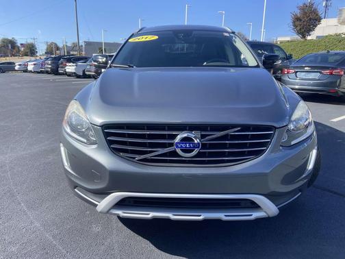 2017 Volvo XC60 T5 Dynamic