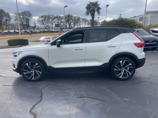 2022 Volvo XC40 T5 R-Design