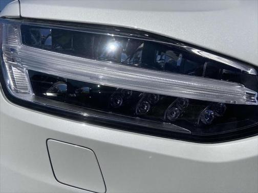 2025 Volvo XC90 B6 Plus 7-Seater