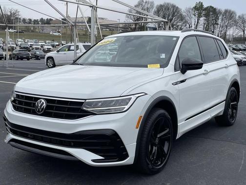 2024 Volkswagen Tiguan 2.0T SE R-Line Black