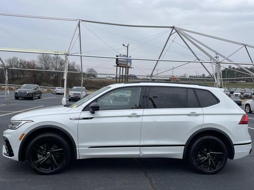 2024 Volkswagen Tiguan 2.0T SE R-Line Black