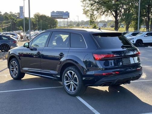 Waitomo Blue Metallic 2026 Audi Q7 45 Premium
