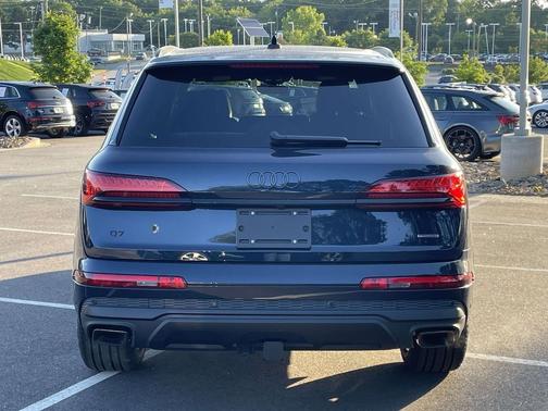 Waitomo Blue Metallic 2026 Audi Q7 45 Premium