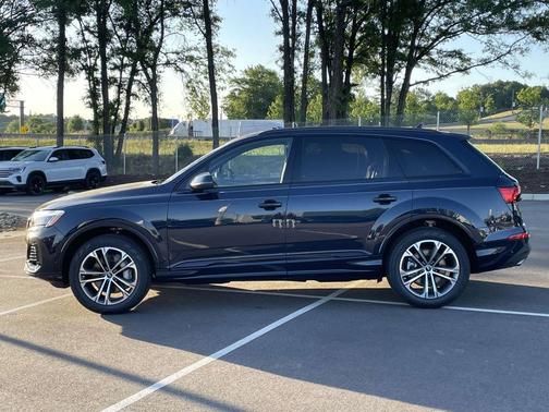 Waitomo Blue Metallic 2026 Audi Q7 45 Premium