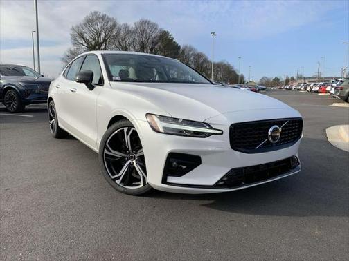 2025 Volvo S60 B5 Plus