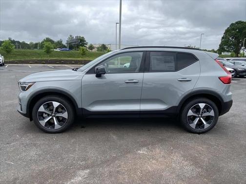 2025 Volvo XC40 B5 Plus Dark Theme