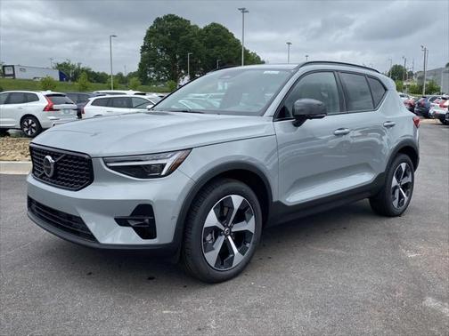 2025 Volvo XC40 B5 Plus Dark Theme