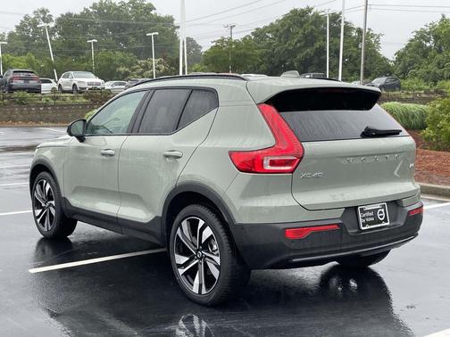 Sage Green Metallic 2025 Volvo XC40 B5 Ultra Dark Theme