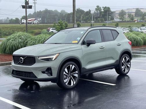 Sage Green Metallic 2025 Volvo XC40 B5 Ultra Dark Theme