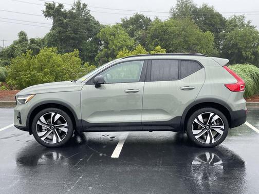 Sage Green Metallic 2025 Volvo XC40 B5 Ultra Dark Theme