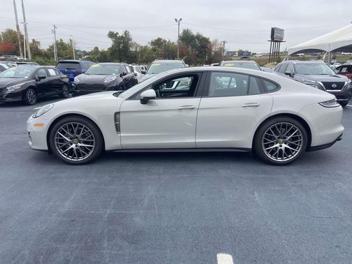 2023 Porsche Panamera 4 Platinum Edition AWD