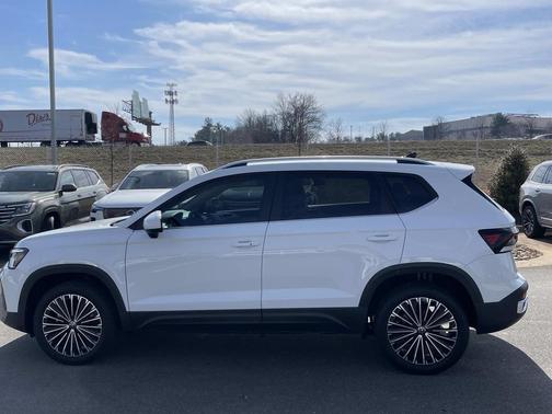 2026 Volkswagen Taos SE