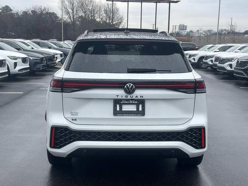 2026 Volkswagen Tiguan 2.0T SE R-Line Black