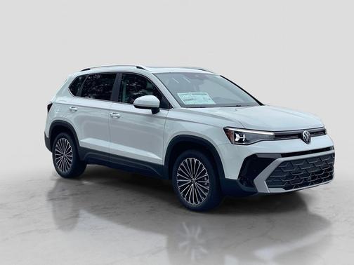 Pure White 2026 Volkswagen Taos SE