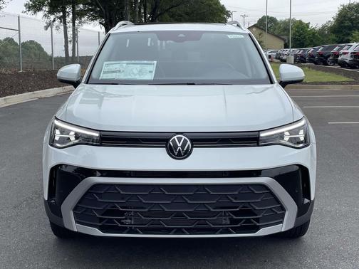 Pure White 2026 Volkswagen Taos SE