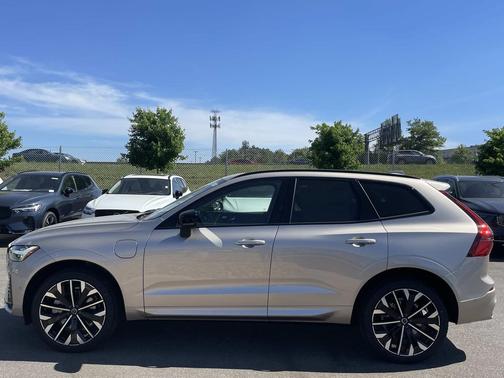Bright Dusk Metallic 2026 Volvo XC60 Plug-In Hybrid Ultra, T8 AWD Electric/Gasoline, Dark
