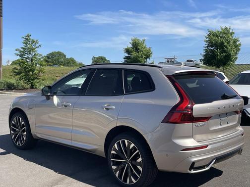 Bright Dusk Metallic 2026 Volvo XC60 Plug-In Hybrid Ultra, T8 AWD Electric/Gasoline, Dark