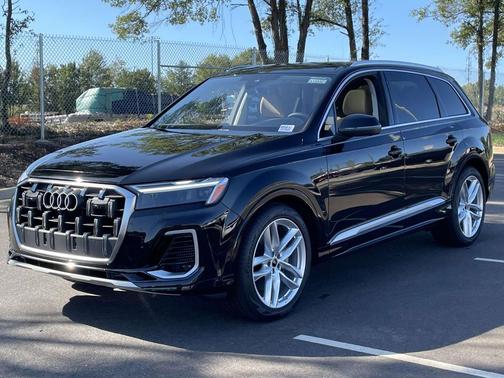 2025 Audi Q7 55 Premium Plus