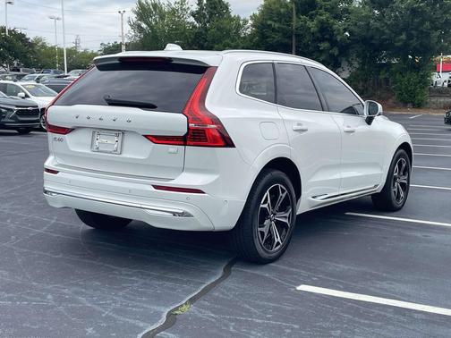 Crystal White Metallic 2022 Volvo XC60 Recharge Plug-In Hybrid T8 Inscription Expression