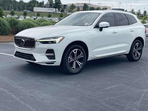 Crystal White Metallic 2022 Volvo XC60 Recharge Plug-In Hybrid T8 Inscription Expression