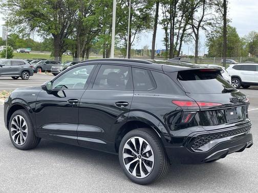 Mythos Black Metallic 2026 Audi Q3 TFSI quattro S tronic