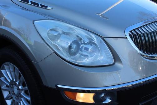 Photo 4 of 32 of 2012 Buick Enclave Convenience