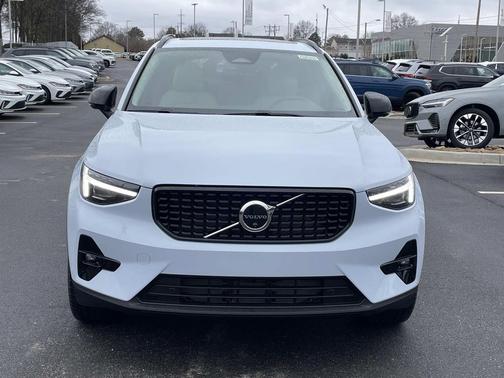 2026 Volvo XC40 Plus, B5 AWD Gas (mild hybrid), Dark