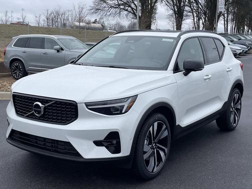 2026 Volvo XC40 Ultra, B5 AWD Gas (mild hybrid), Dark