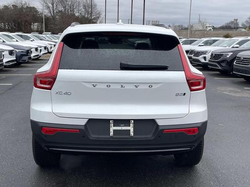 2026 Volvo XC40 Ultra, B5 AWD Gas (mild hybrid), Dark