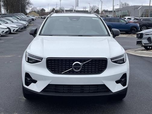 2026 Volvo XC40 Ultra, B5 AWD Gas (mild hybrid), Dark