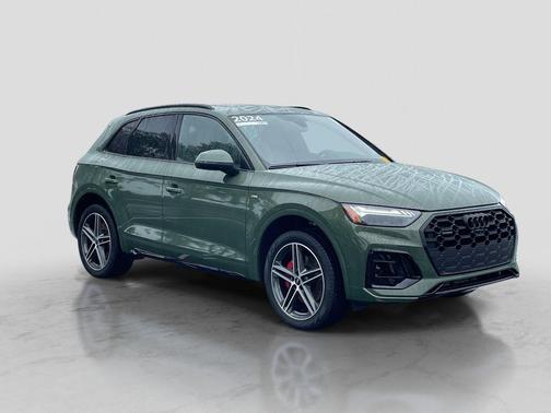 District Green Metallic 2024 Audi Q5 e 55 S line Prestige