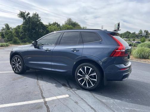 Denim Blue Metallic 2024 Volvo XC60 B5 Plus Dark Theme