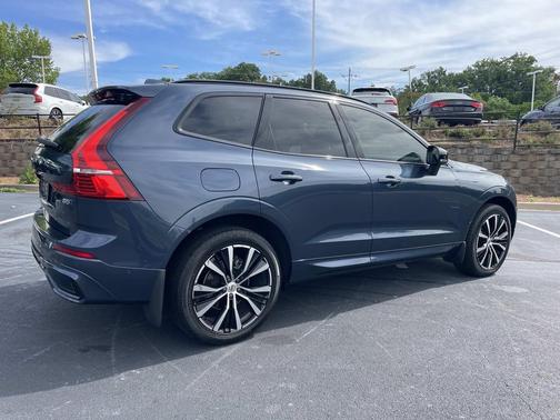 Denim Blue Metallic 2024 Volvo XC60 B5 Plus Dark Theme