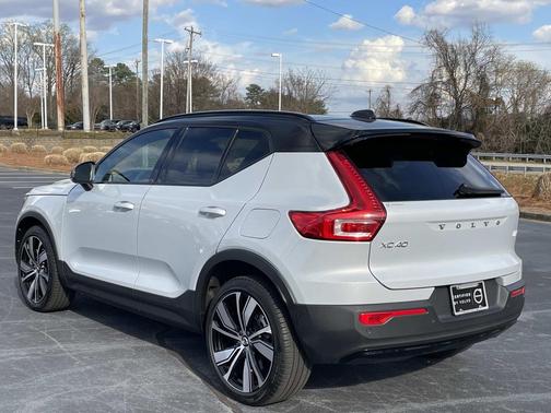 2022 Volvo XC40 Recharge Pure Electric P8 Twin Plus