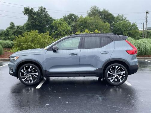 Thunder Grey Metallic 2021 Volvo XC40 T5 R-Design