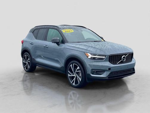 Thunder Grey Metallic 2021 Volvo XC40 T5 R-Design