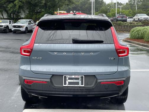 Thunder Grey Metallic 2021 Volvo XC40 T5 R-Design