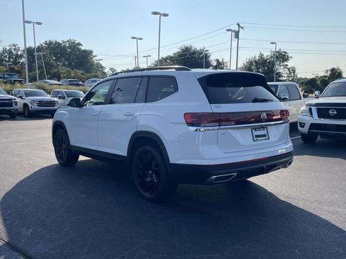 Pure White 2024 Volkswagen Atlas 2.0T SE w/Technology